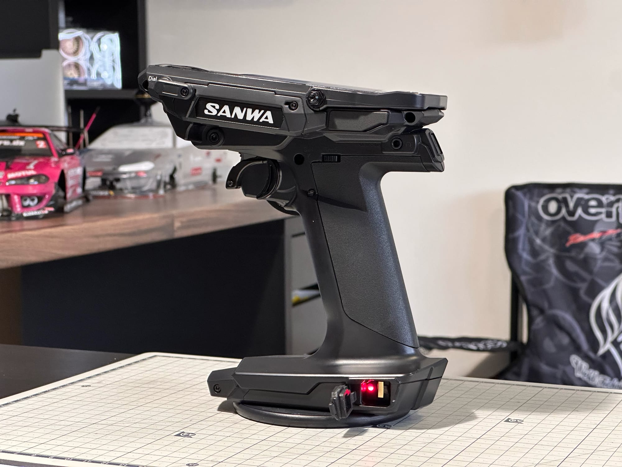 DriftGuy bezdrátová nabíječka Sanwa M17, MT-5, MT44