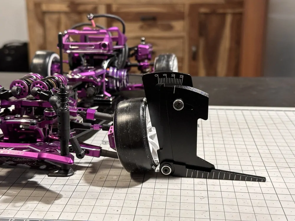 měrka odklonu kol a světlé výšky DriftGuy (fialová)